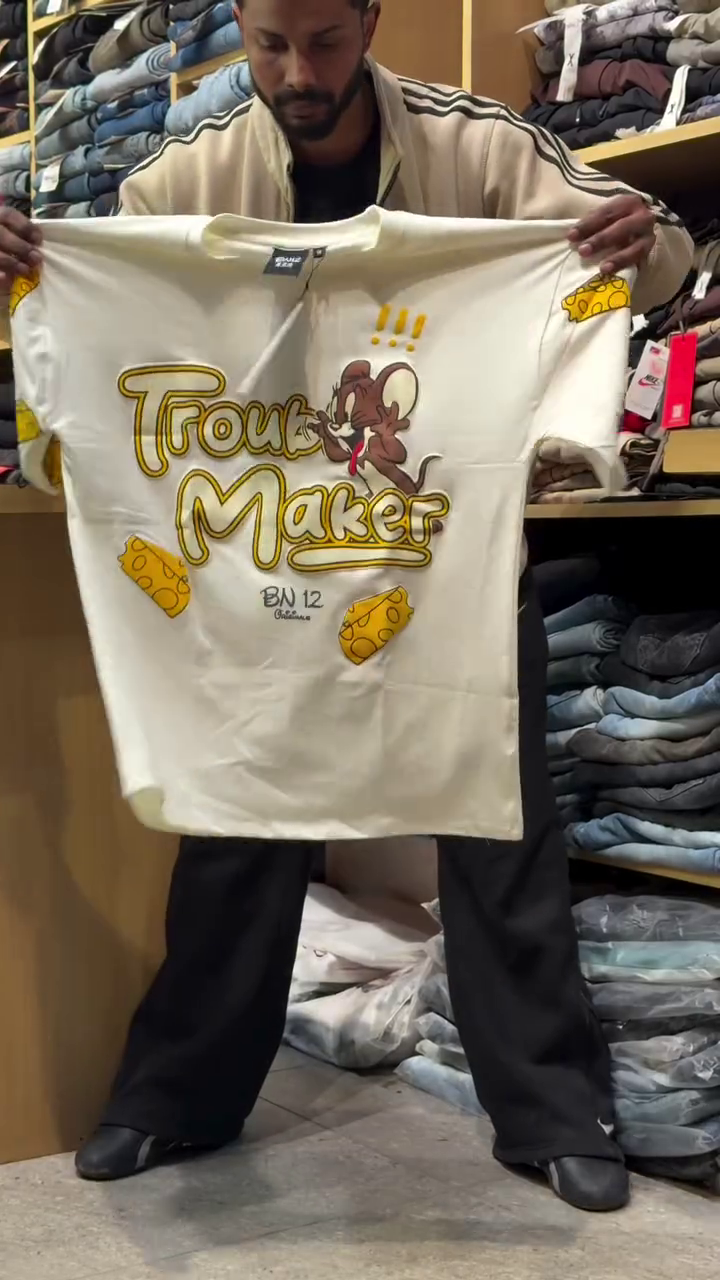 Trendy Black Graphic Printed Oversized T-Shirt for Casual Streetwear