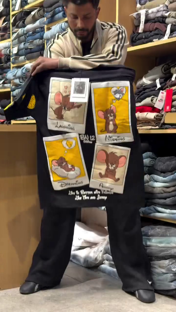 Trendy Black Graphic Printed Oversized T-Shirt for Casual Streetwear