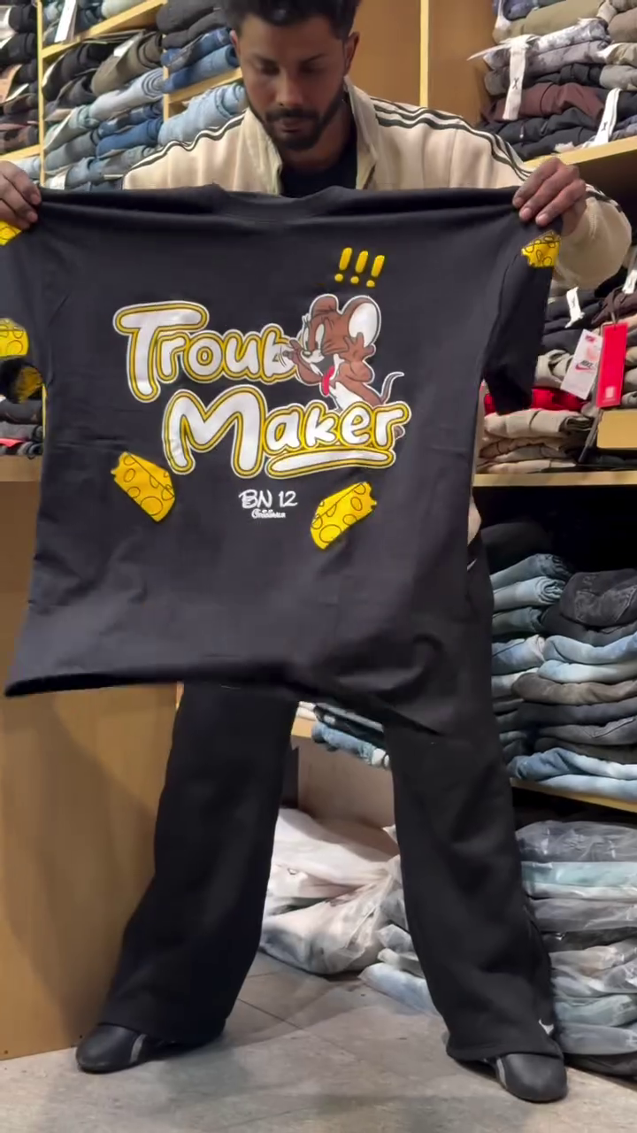 Trendy Black Graphic Printed Oversized T-Shirt for Casual Streetwear