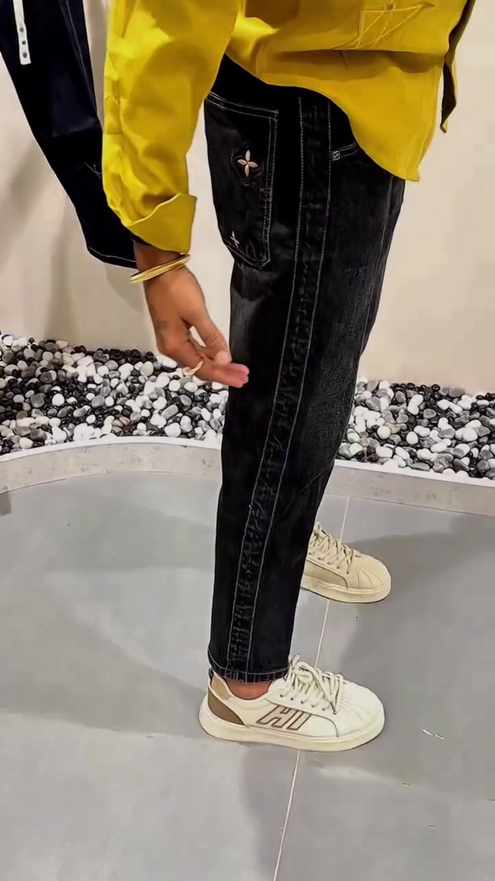 Urban Style with Black Tapered Fit Jeans