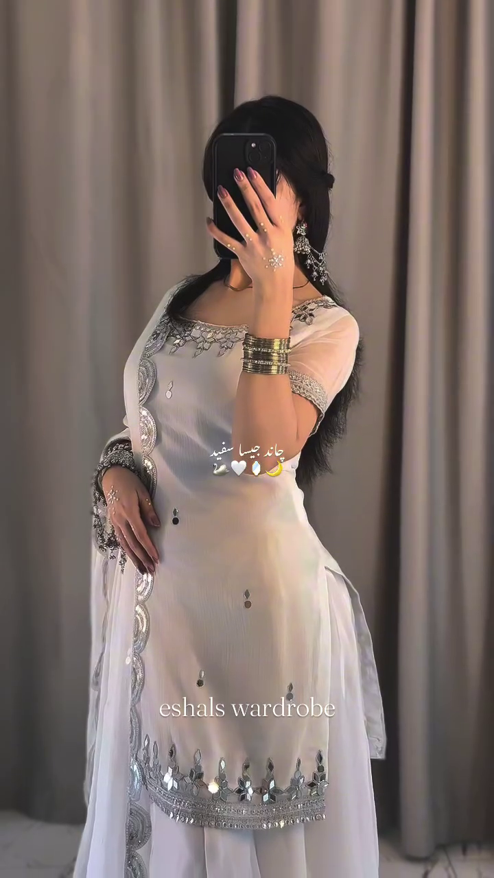 White Embroidered Elegant Kurta