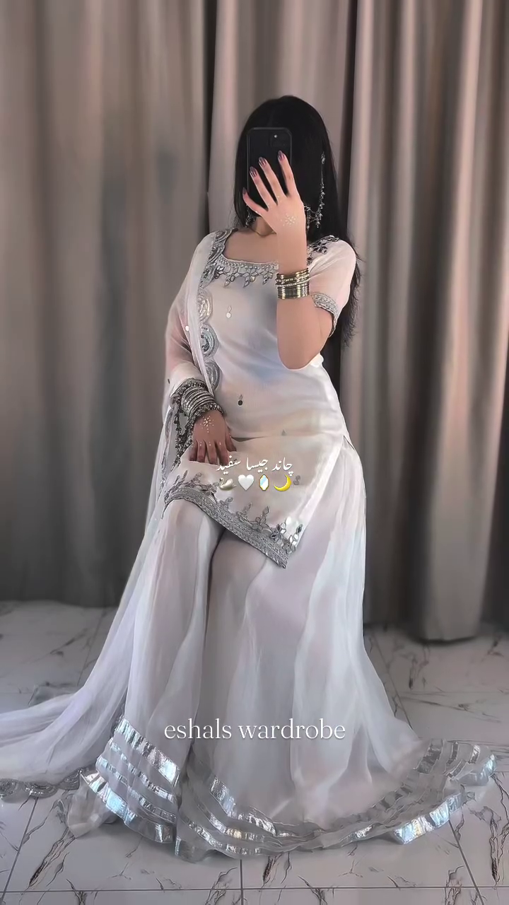 White Embroidered Elegant Kurta