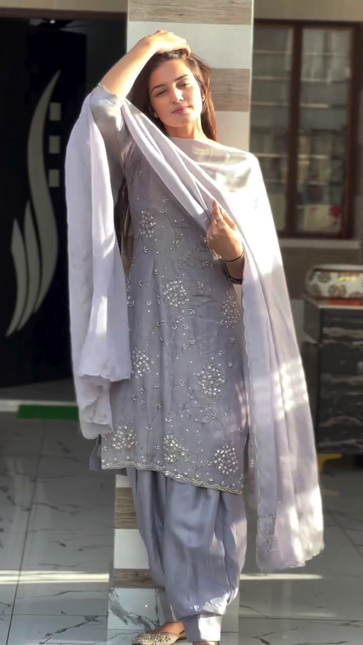 Effortless Grace in Every Thread” Kurti