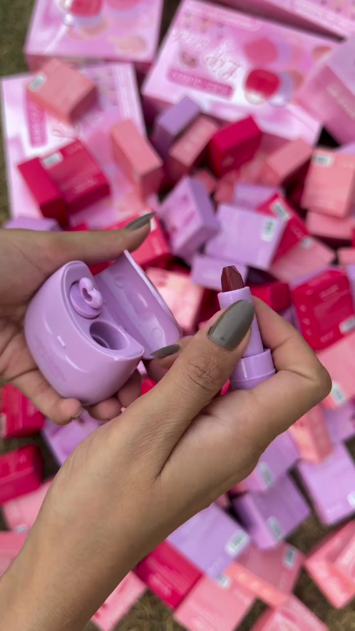 Long-Lasting Matte Lipstick
