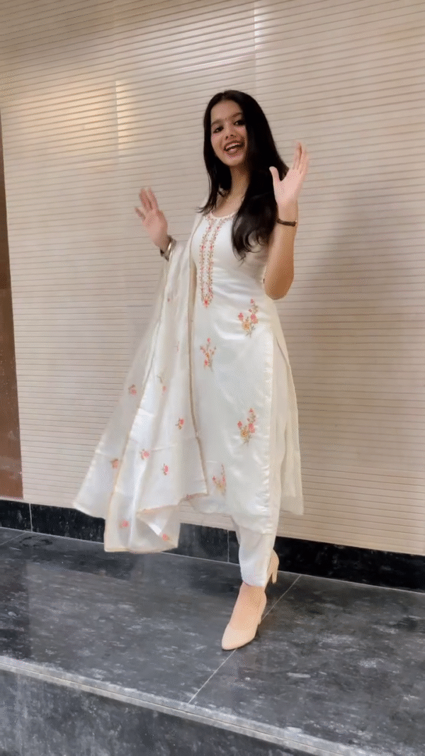 Women's Off White Cotton Embroidered Straight Kurta Set - Image 4
