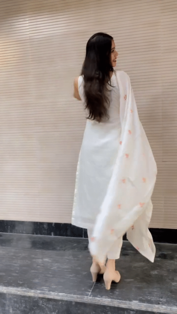 Women's Off White Cotton Embroidered Straight Kurta Set - Image 5