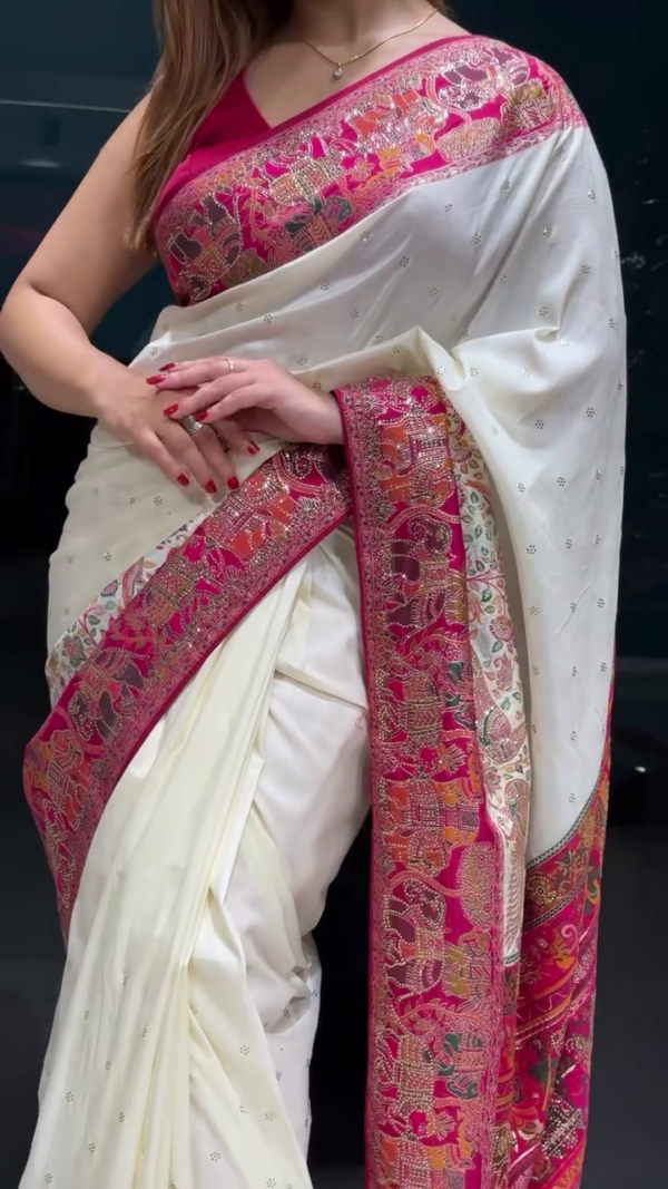 Women Floral  Banarasi Saree with Contrast Border