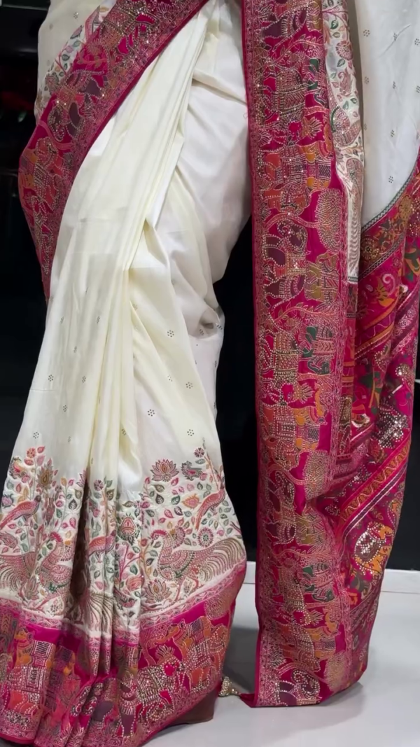 Women Floral  Banarasi Saree with Contrast Border - Image 5
