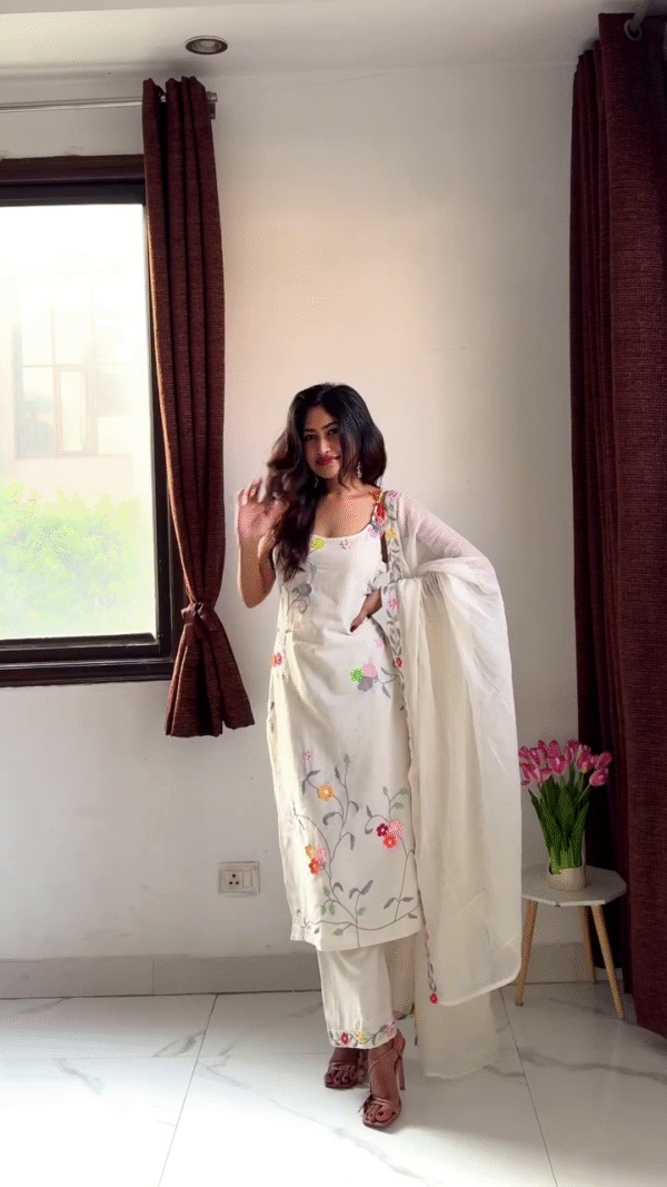 Women's Cream color Floral Printed Cotton Blend Kurta Set - Image 3
